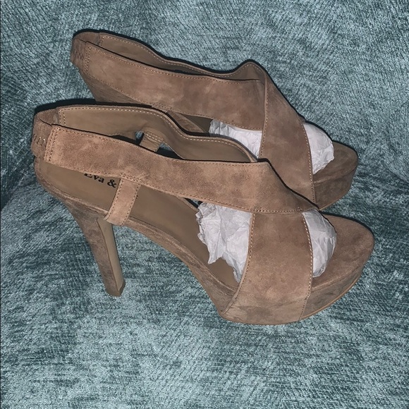 ❄️WINTER SALE PRICE $20❄️ Tan Suede Platform - Picture 3 of 4